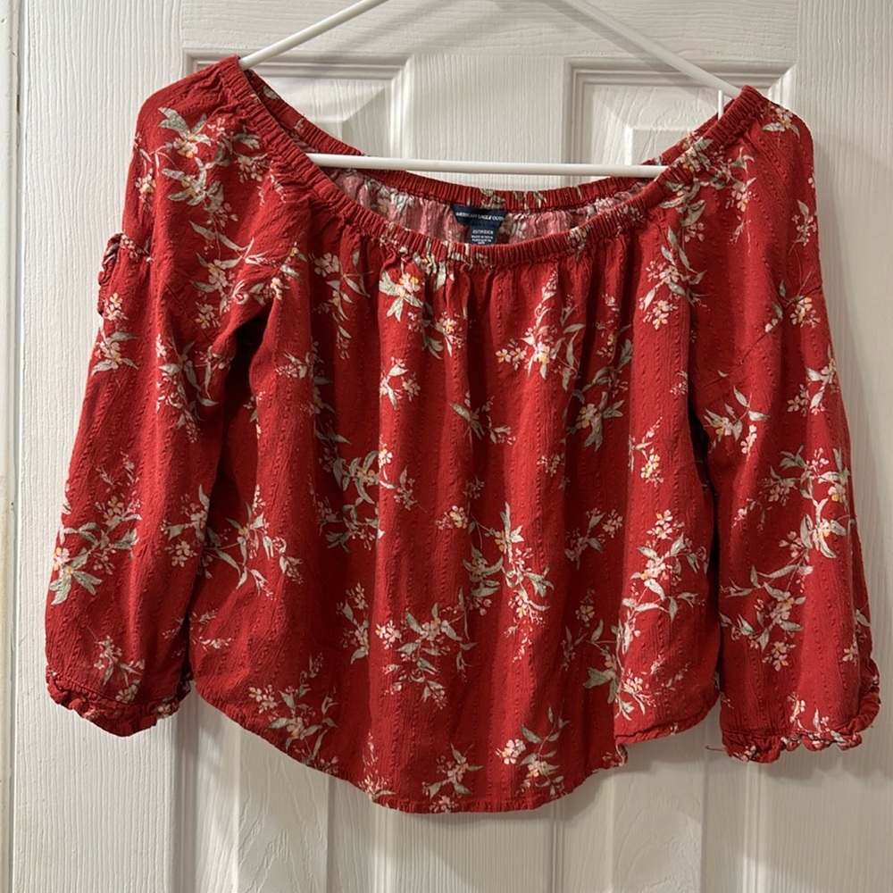 💜💜 2/$20 American Eagle cropped top, split long sleeves. Floral/Red, XS